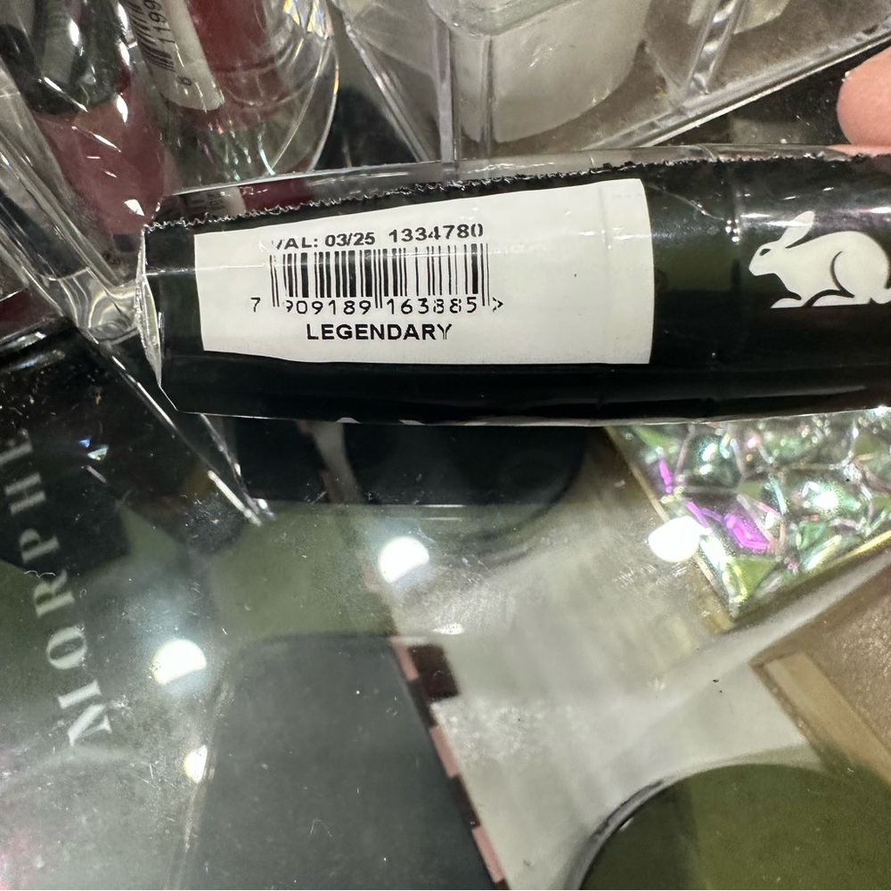 Avon Matte Lipstick Legendary - Picture 4 of 7